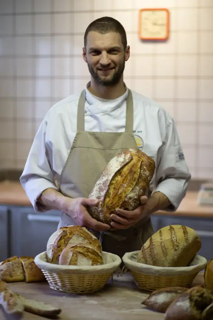 Michel, un pain de campagne dans les bras