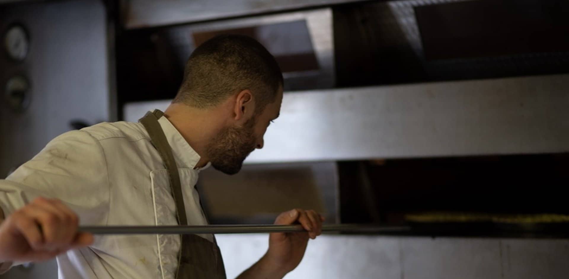 Michel Van Damme, artisan boulanger, au fournil